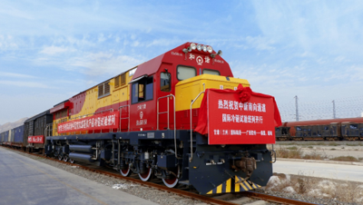 統(tǒng)籌班列運(yùn)營(yíng)管理、貨源組織、開(kāi)行計(jì)劃、跨境聯(lián)運(yùn)，爭(zhēng)取圖定班列、運(yùn)費(fèi)下浮和班列補(bǔ)貼等政策，對(duì)各港口定位和布局優(yōu)化調(diào)整，重點(diǎn)開(kāi)展中歐、中亞、南亞、西部陸海新通道國(guó)際班列貨源組織、開(kāi)行計(jì)劃，推進(jìn)班列運(yùn)營(yíng)管理和通道建設(shè)；零擔(dān)貨物去程班列集拼集運(yùn)和回程班列集散分撥；整車(chē)貨物及大宗物資集拼集運(yùn)和分撥加工等業(yè)務(wù)，在國(guó)際班列沿線(xiàn)重要節(jié)點(diǎn)布局海外加工基地、物流基地及海外倉(cāng)等，增強(qiáng)國(guó)際班列集聚輻射效應(yīng)。