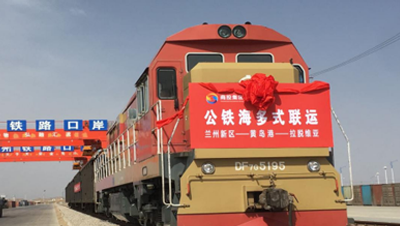 充分發(fā)揮重組資源優(yōu)勢(shì)，推進(jìn)陸路、鐵路、航空、海運(yùn)和信息系統(tǒng)對(duì)接、數(shù)據(jù)共享，提供“一口價(jià)、一單制、一站式”多式聯(lián)運(yùn)服務(wù)；優(yōu)化全省港口物流貨運(yùn)樞紐布局，健全集疏運(yùn)體系，提升多式聯(lián)運(yùn)承載能力和銜接水平，不斷擴(kuò)大業(yè)務(wù)范圍和貨運(yùn)量；加強(qiáng)與國(guó)際國(guó)內(nèi)大型物流企業(yè)戰(zhàn)略合作，以物流園區(qū)為節(jié)點(diǎn)，促進(jìn)產(chǎn)業(yè)鏈供應(yīng)鏈協(xié)同發(fā)展，為客戶(hù)提供上下游多式聯(lián)運(yùn)產(chǎn)業(yè)一體化解決方案，降低物流成本，提高服務(wù)效率。