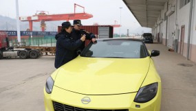  2025年甘肅首輛進(jìn)口汽車(chē)成功抵達(dá)蘭州陸港整車(chē)進(jìn)口口岸